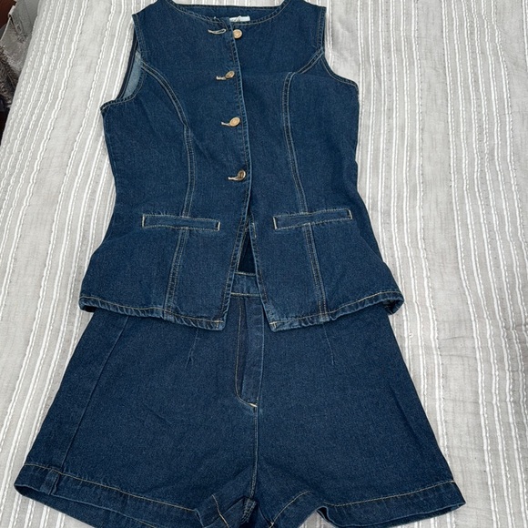 XS Commense Denim Peplum Vest and Shorts Set - Picture 3 of 4